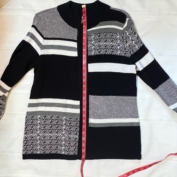 $5 ADD ON with $15+ Bundle Full Zip Cotton Cardigan Sweater Black White EUC - Picture 8 of 10